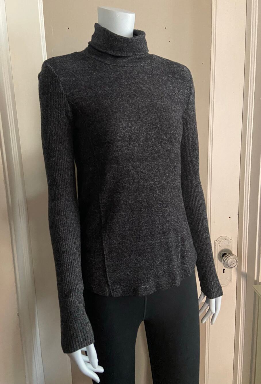 Anthropologie: SATURDAY SUNDAY Gray Knit Turtleneck sz XS